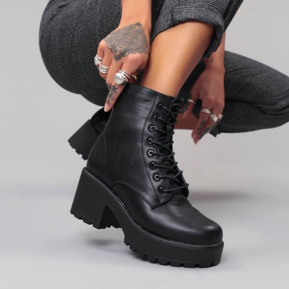 Dolls Kill Shoes - Dollskill Koi Footwear Gin Platform Boots